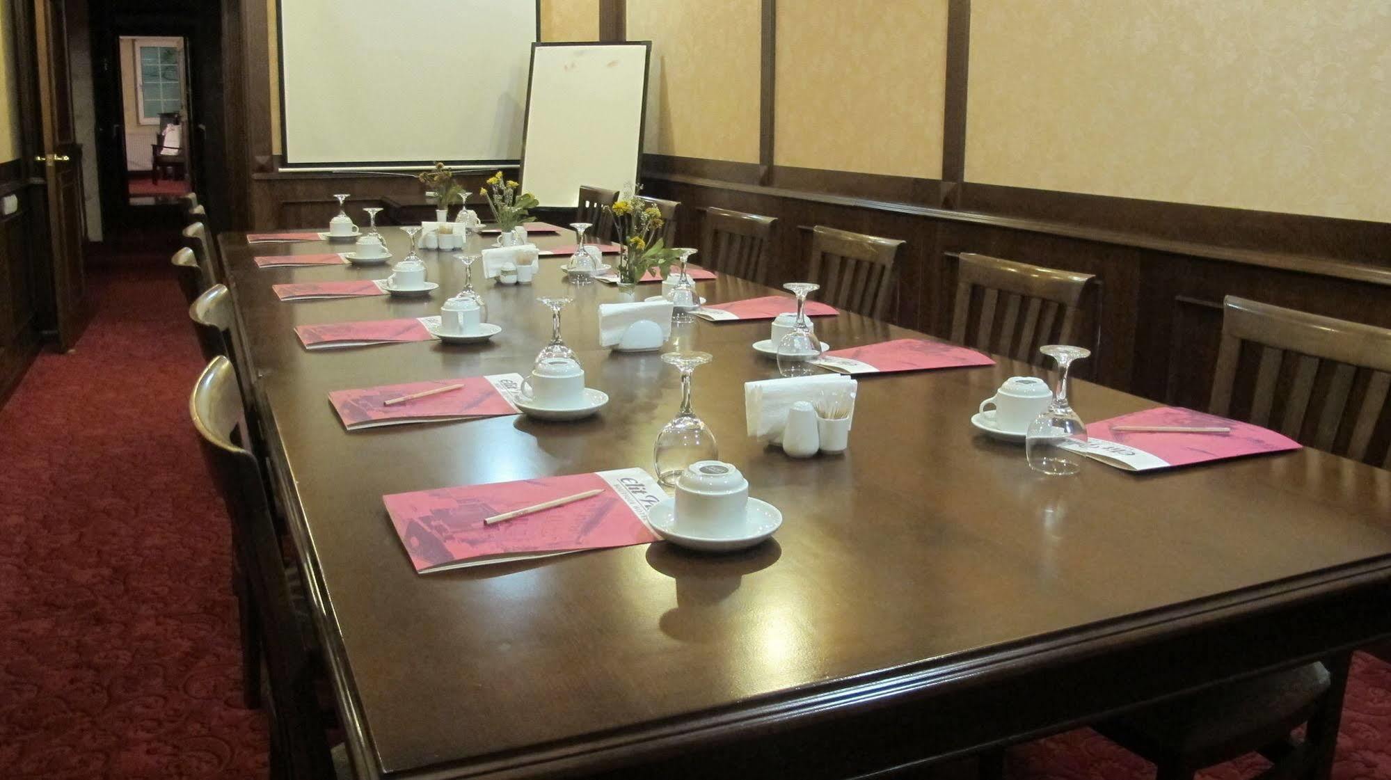 Elit Hotel 4*